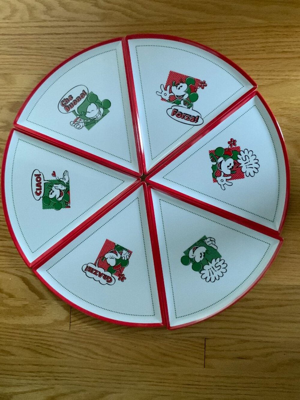 DISNEY PARKS MICKEY & MINNIE PIZZA PLATES SET OF 6